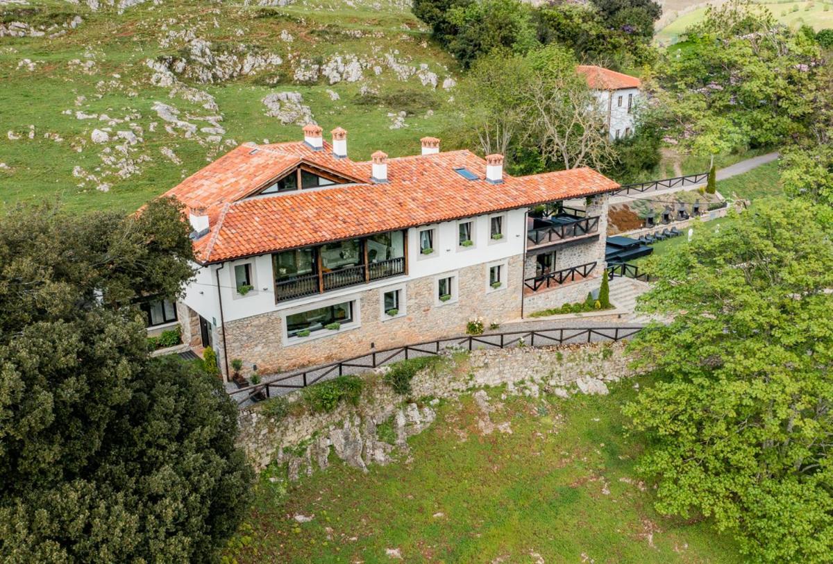 Apartamentos Picabel Onís Екстериор снимка