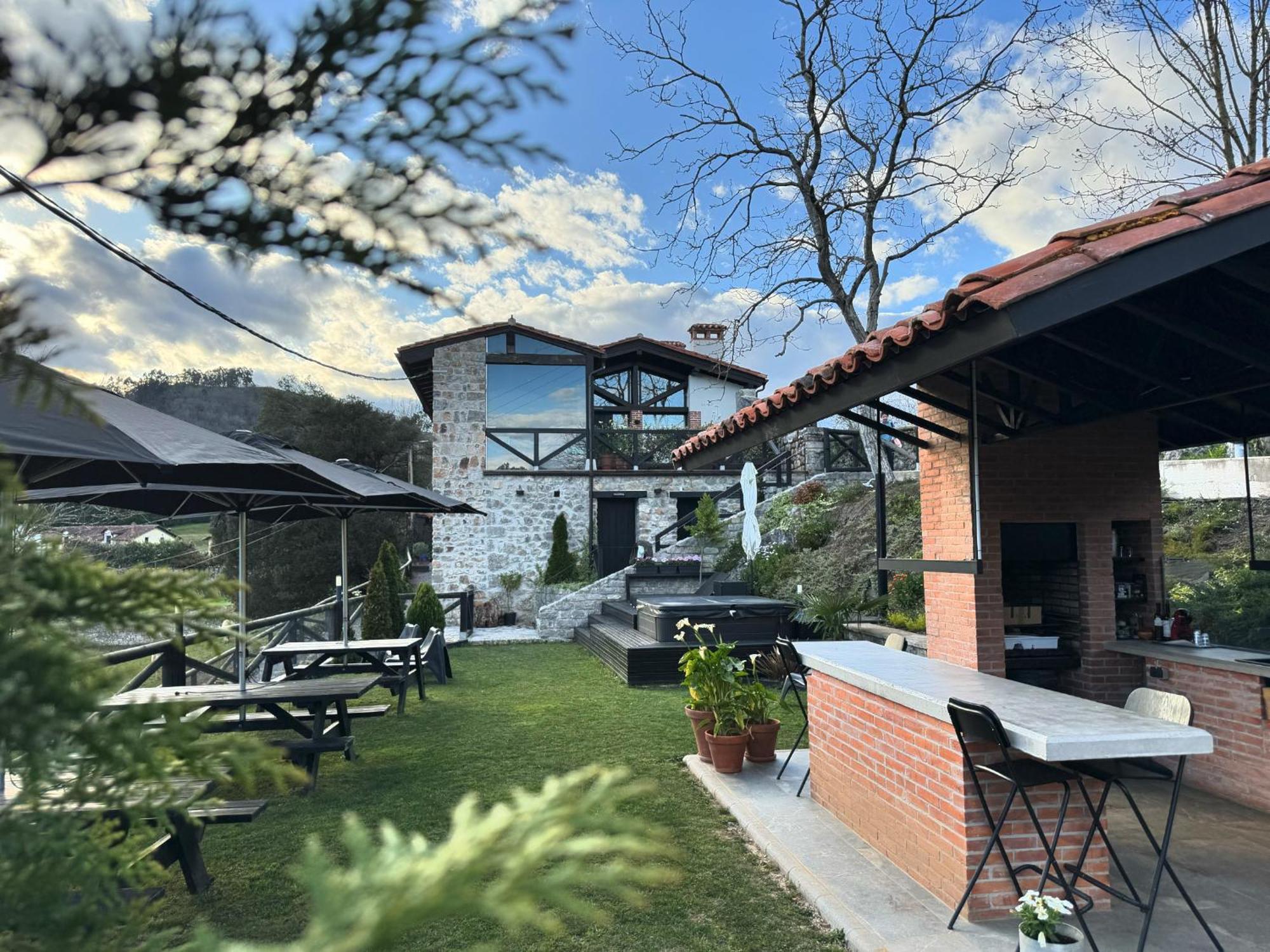 Apartamentos Picabel Onís Екстериор снимка